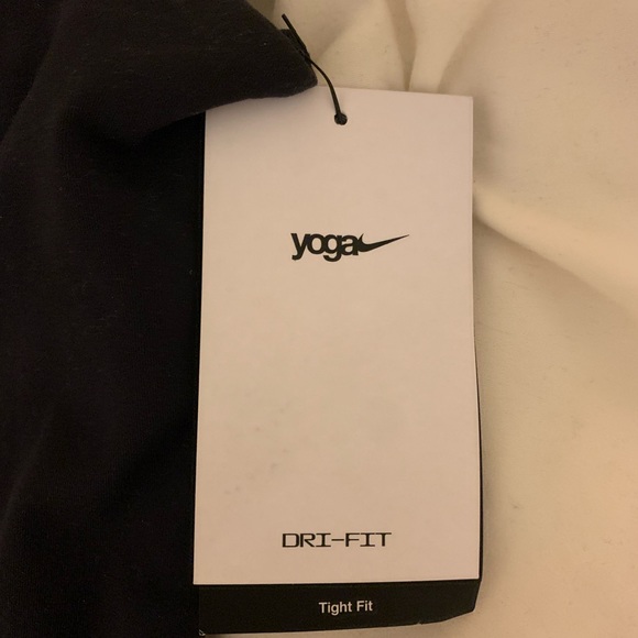 BRAND NEW WITH TAGS NIKE YOGA DRI FIT TANK - Picture 3 of 4